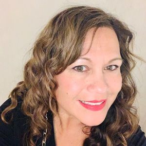 Meet your Posher, Ana